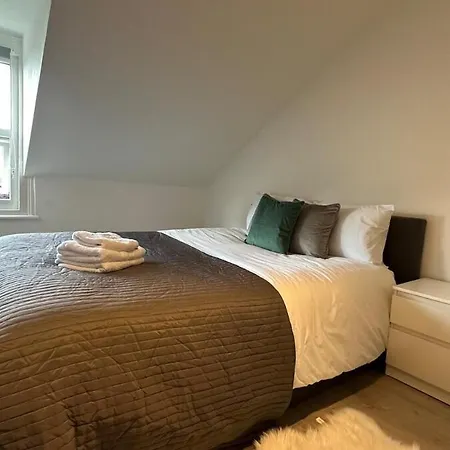 An Economic Studio In The Heart Of Chiswick - London